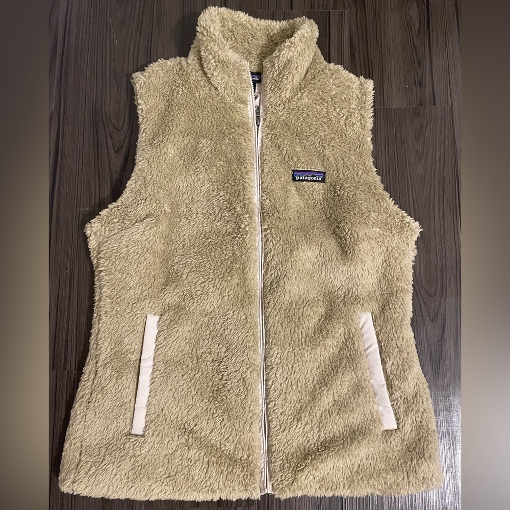 Patagonia Los Gatos Vest size L in khaki. New without tags!